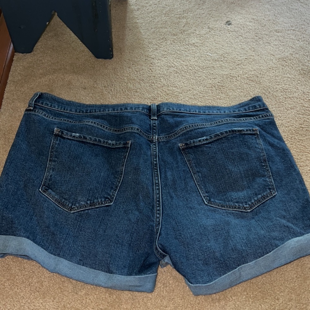 Shorts - Picture 3 of 3